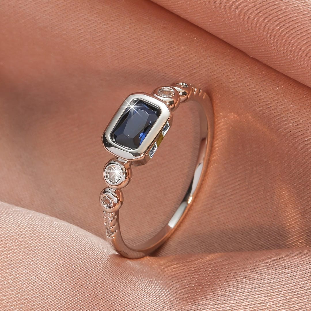 Mia | Windsor White Gold Sapphire Ring