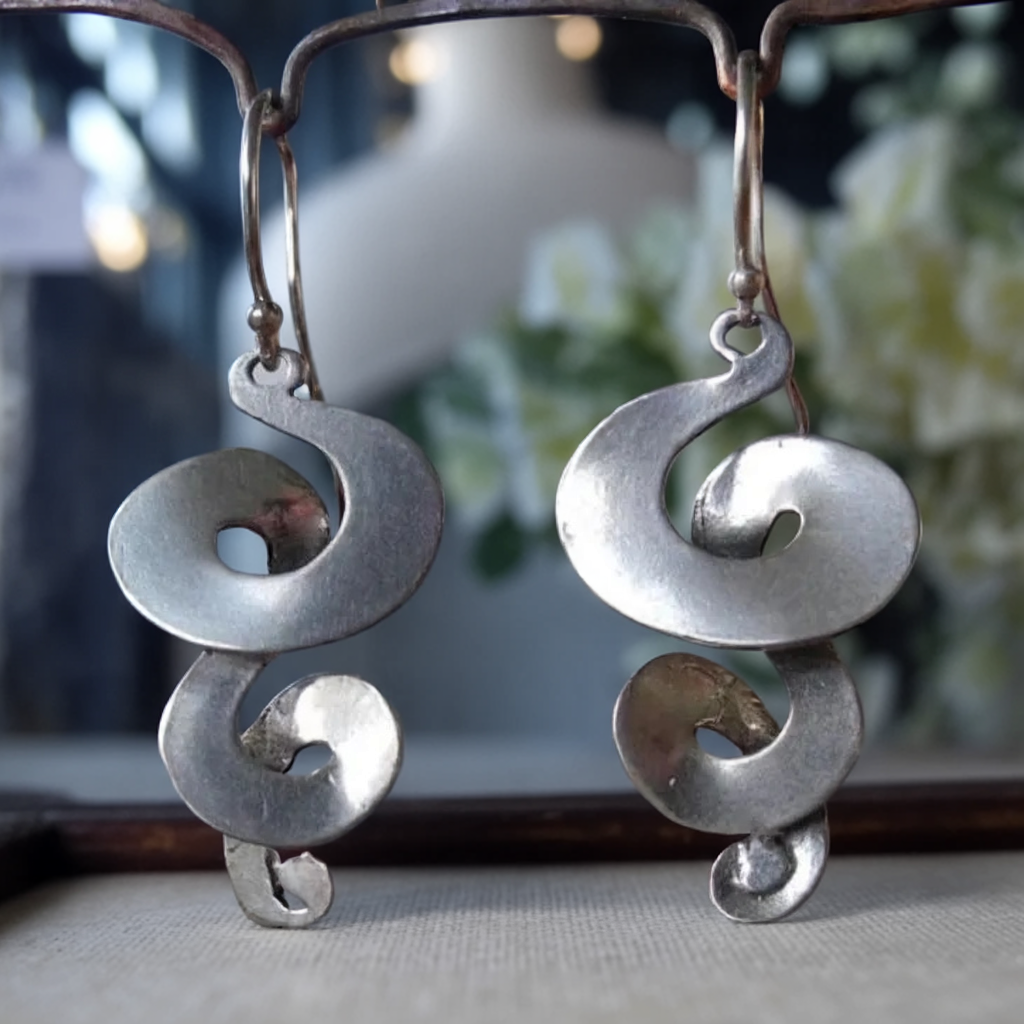 Hazelle | Vintage Silver Spiral Earrings