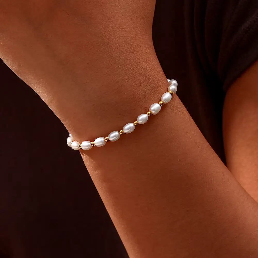 Priscilla | Elegant Pearl and Gold Bracelet