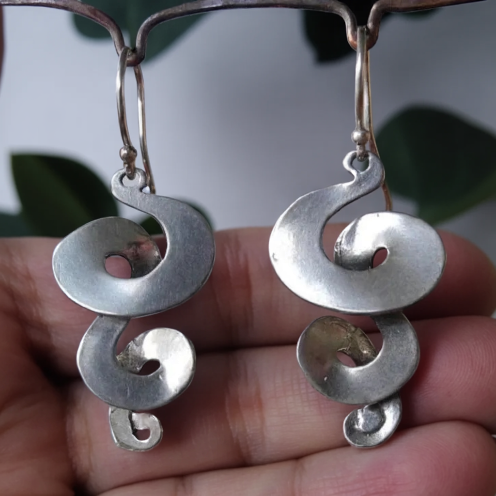 Hazelle | Vintage Silver Spiral Earrings