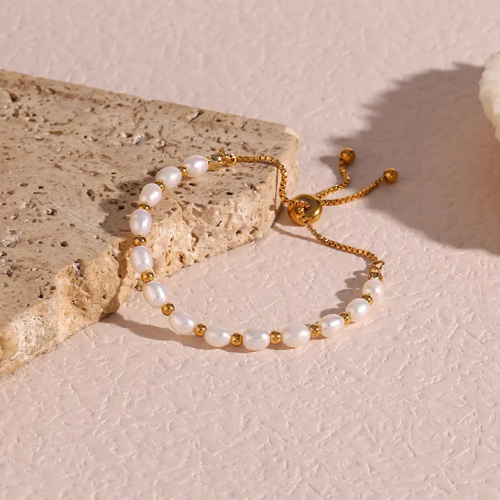 Priscilla | Elegant Pearl and Gold Bracelet