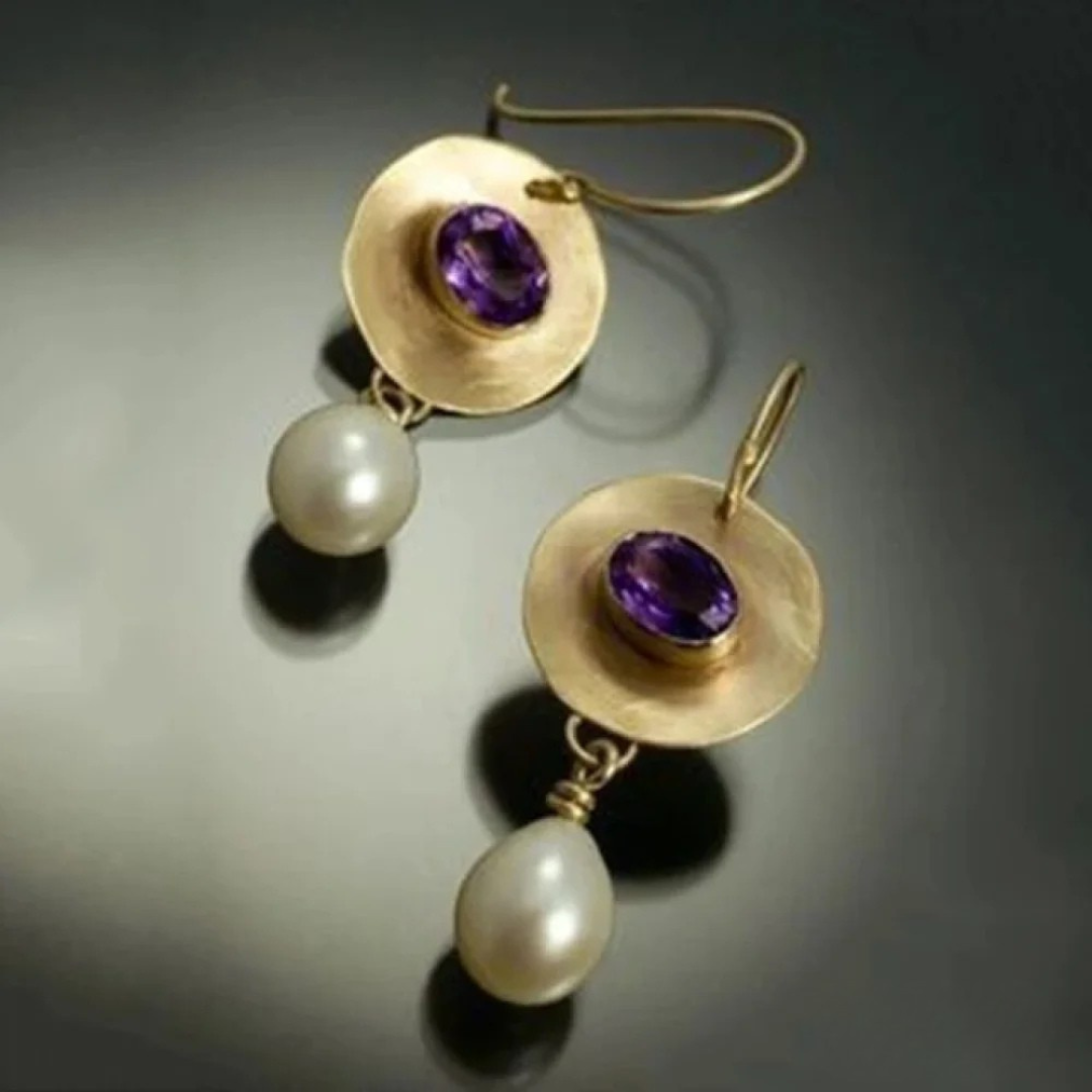 Elle | Golden earrings with purple zirconia and pearl