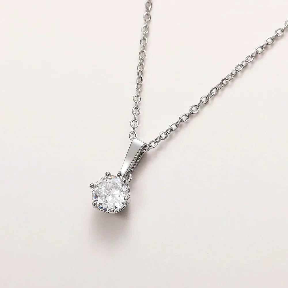 Poppy | Classic Necklace with Zirconia Pendant