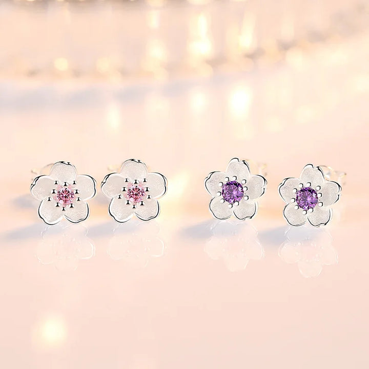 Olive | Flower-shaped stud earrings with zirconia