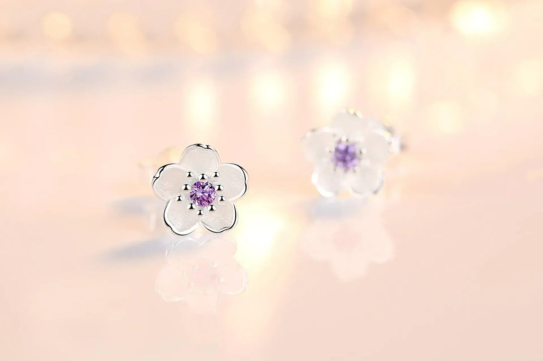 Olive | Flower-shaped stud earrings with zirconia