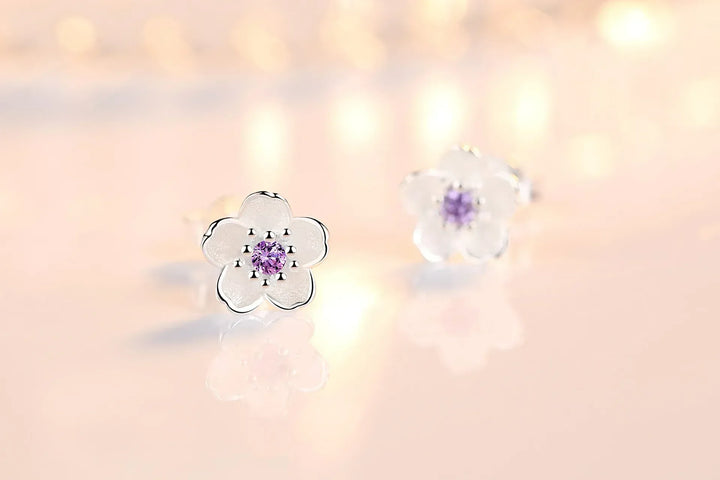 Olive | Flower-shaped stud earrings with zirconia