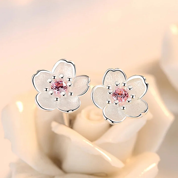 Olive | Flower-shaped stud earrings with zirconia