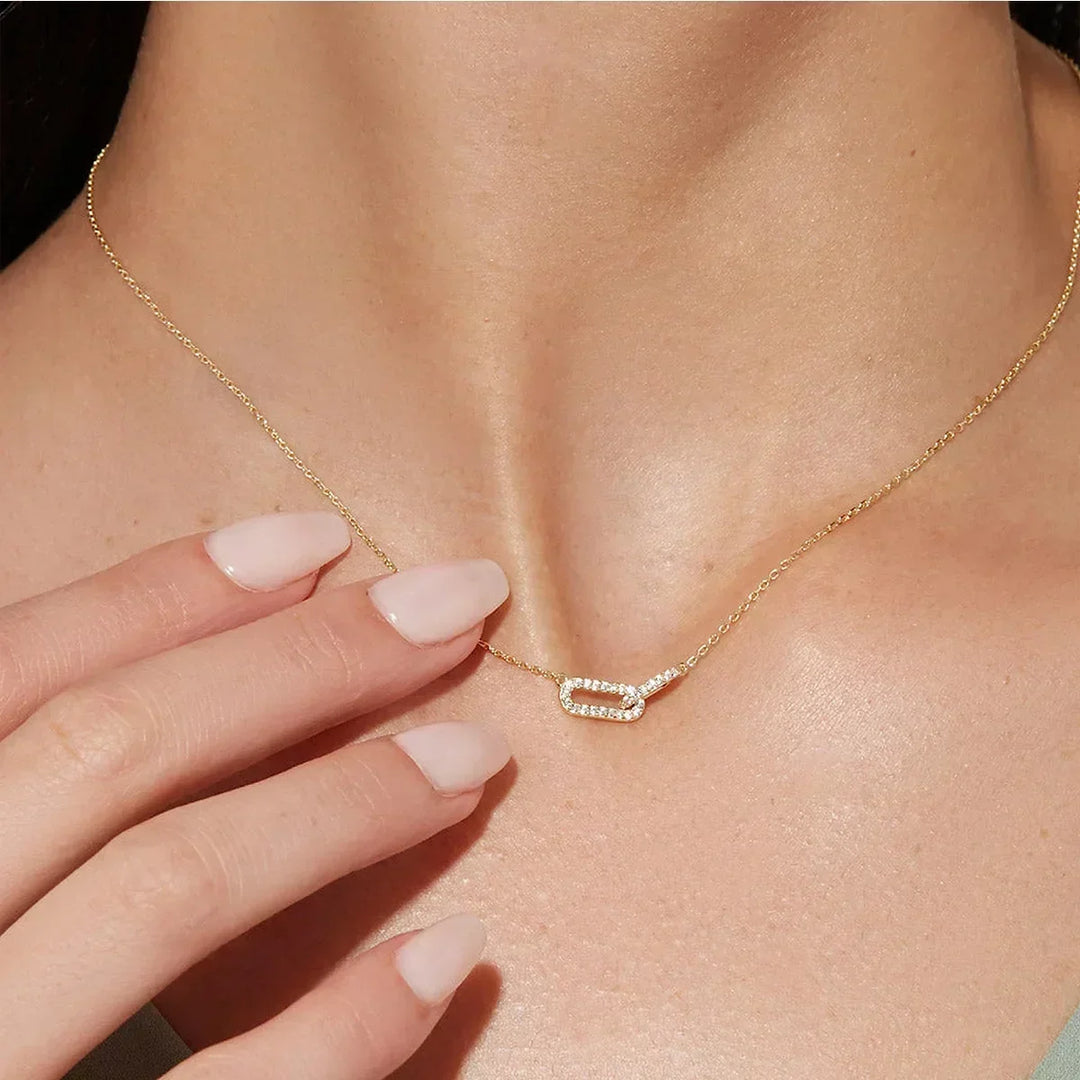 Skye | Elegant Necklace with Wavy Metallic Flower Pendant