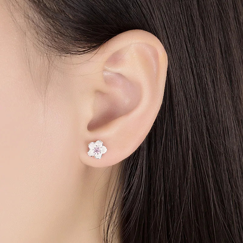 Olive | Flower-shaped stud earrings with zirconia