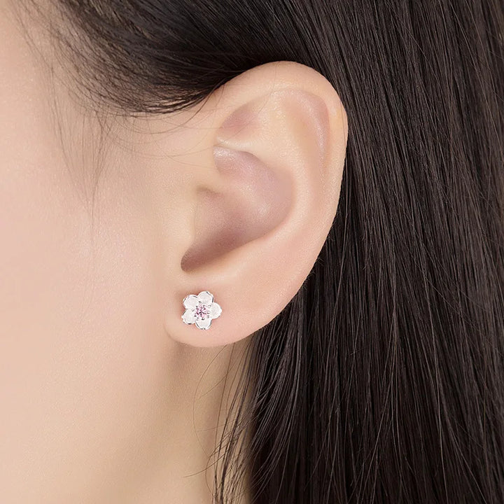 Olive | Flower-shaped stud earrings with zirconia