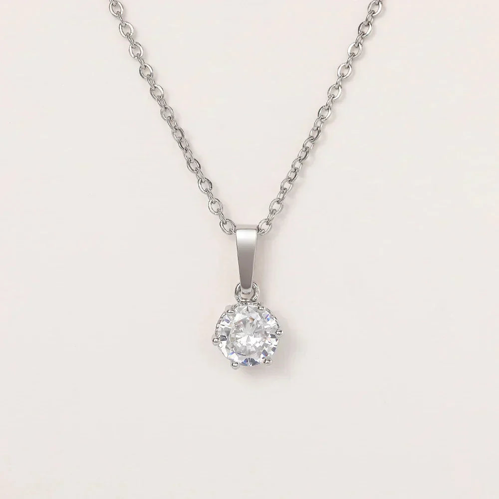 Poppy | Classic Necklace with Zirconia Pendant