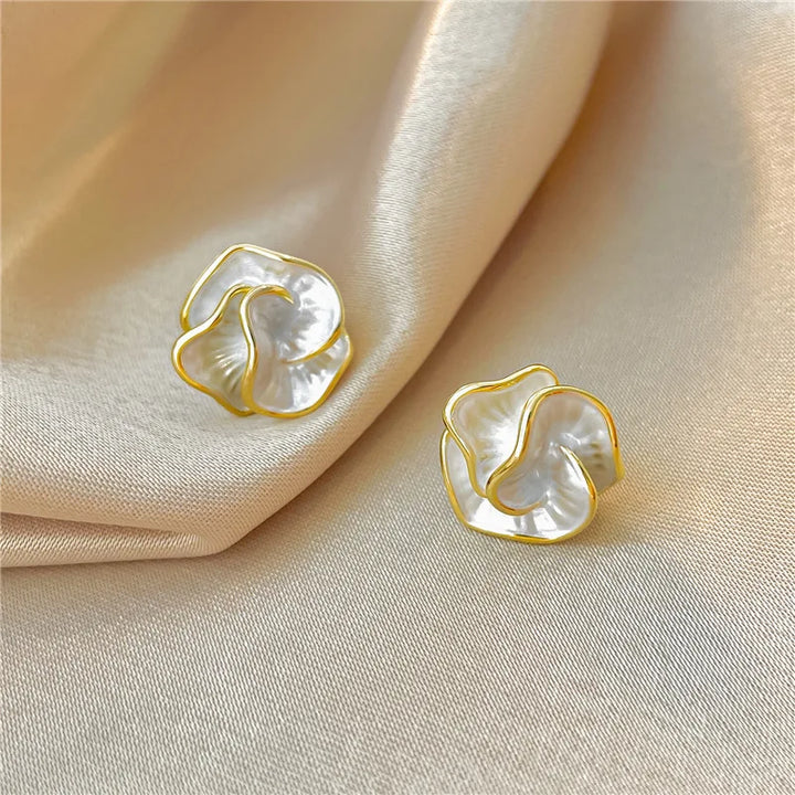 Anneliese | Pearl Flower Earrings