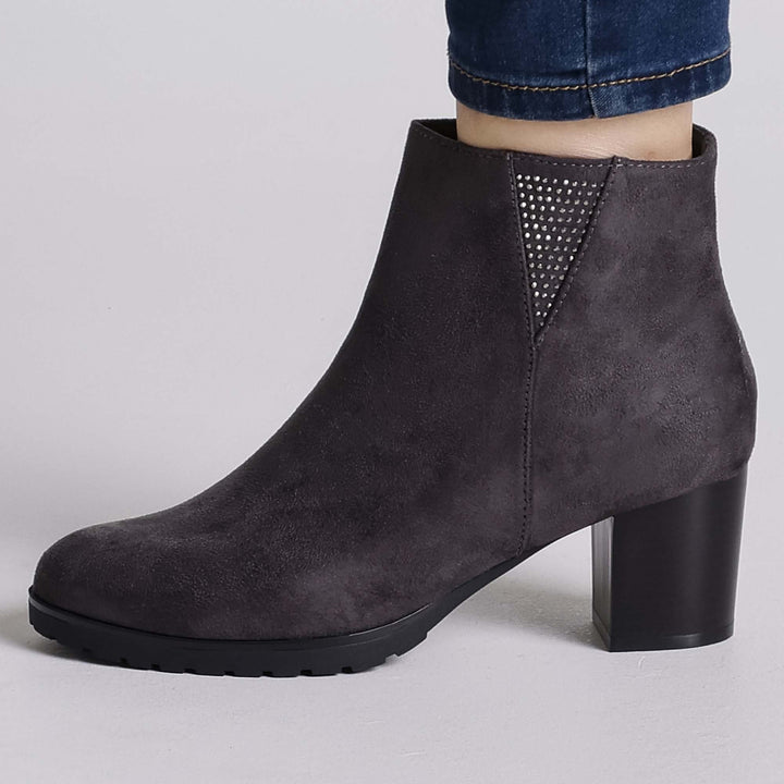 Anna - Women's Heeled Ankle Boot
