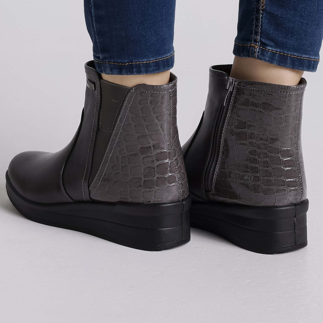 Gloria - Comfortable Ankle Boot with Zip