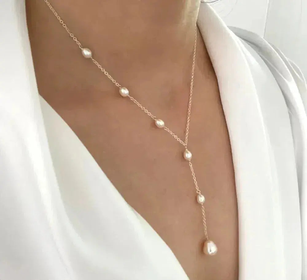 Ivy | Elegant vintage necklace with pendant and pearls