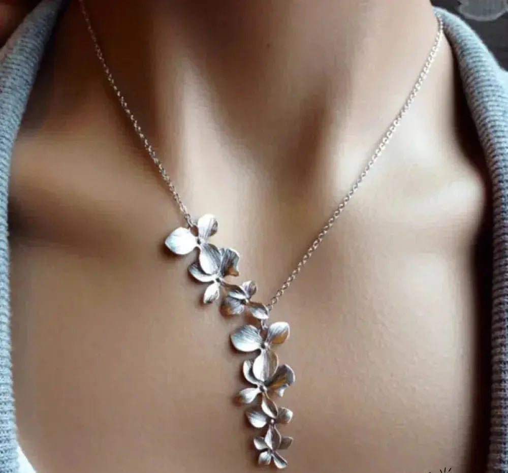 Winter | Timeless Silver Necklace with Floral Pendant