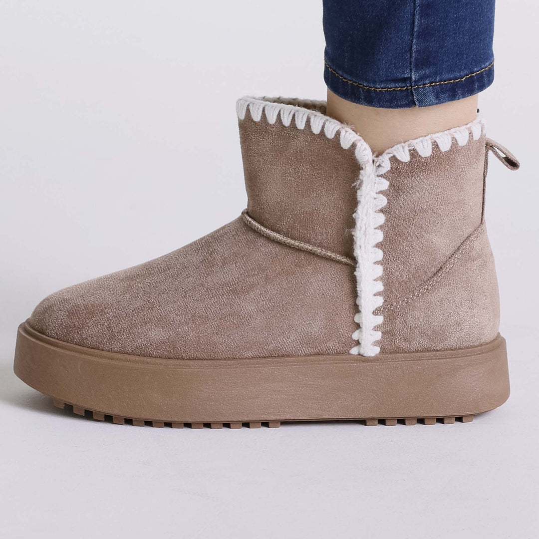 Wanda - Women's Padded Ankle Boot