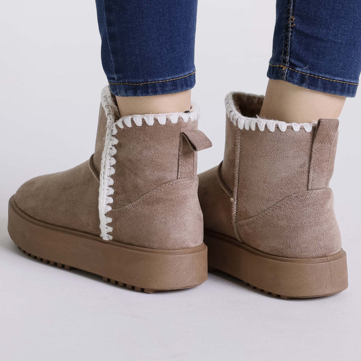 Wanda - Women's Padded Ankle Boot
