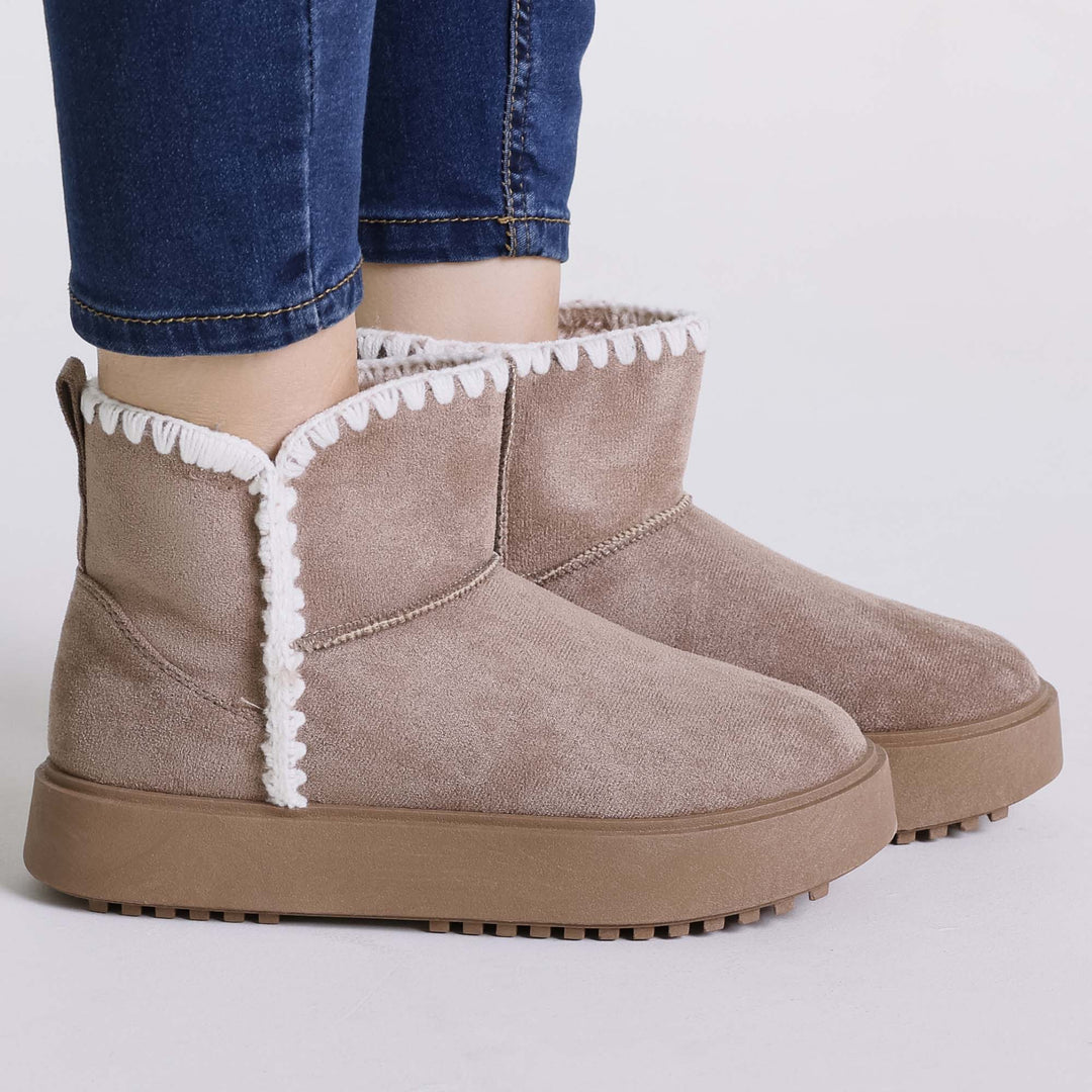 Wanda - Women's Padded Ankle Boot