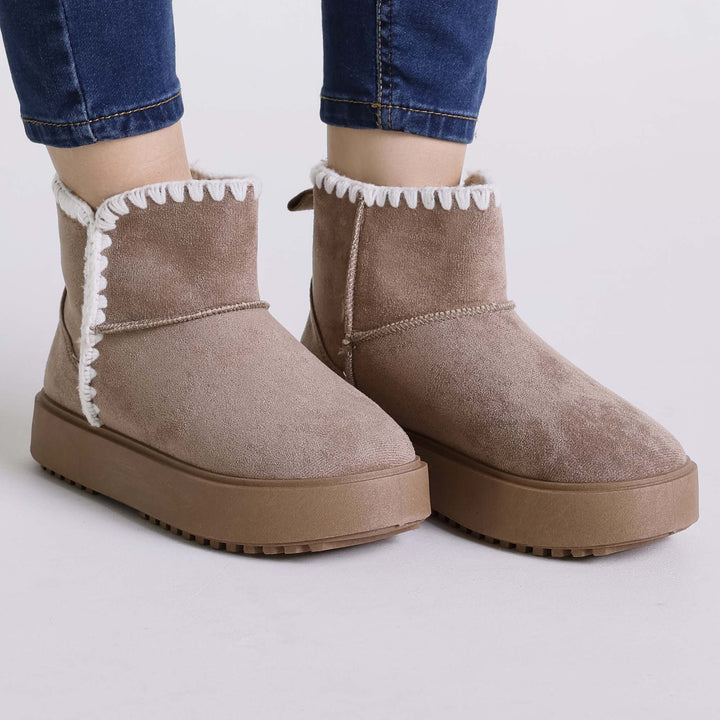 Wanda - Women's Padded Ankle Boot