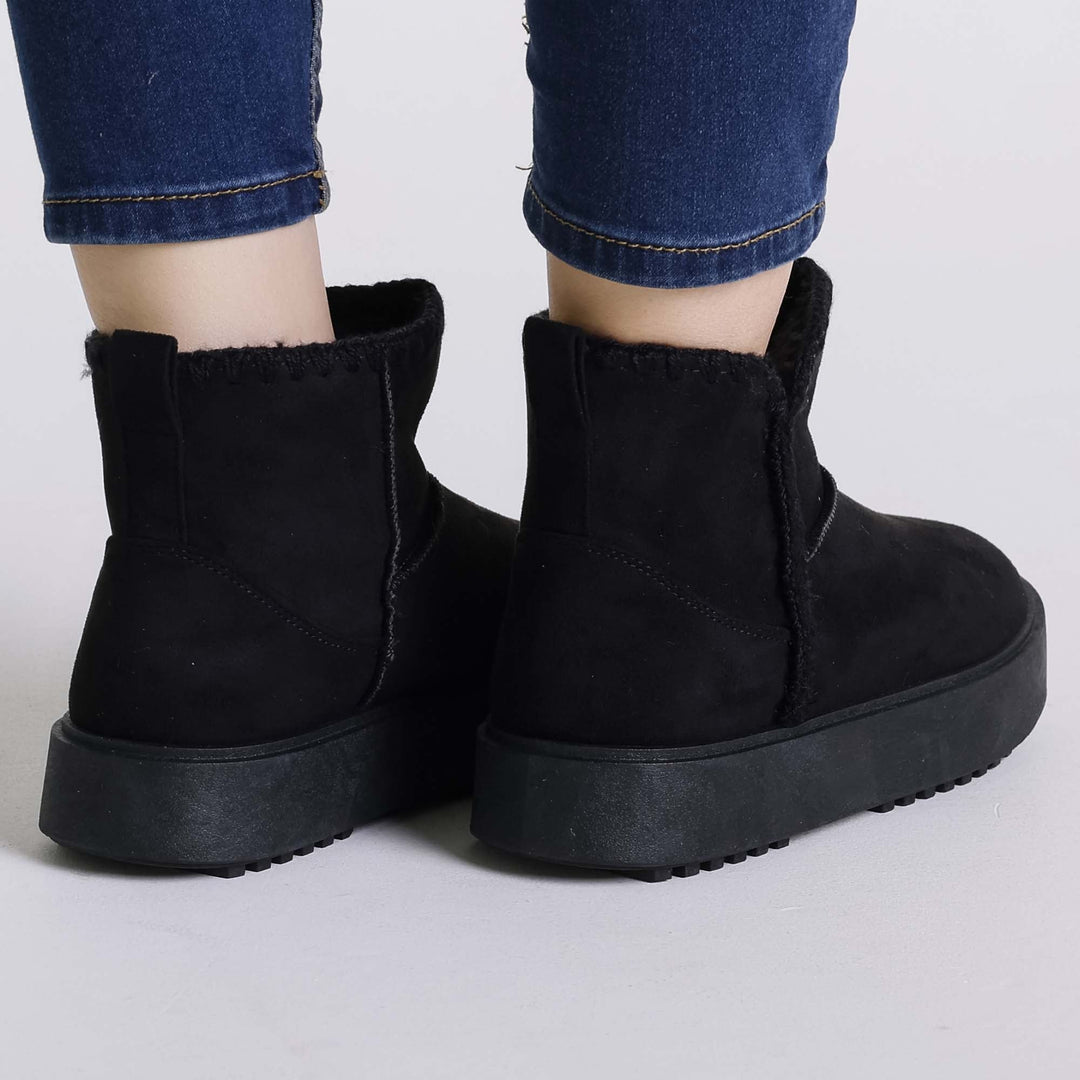 Wanda - Women's Padded Ankle Boot