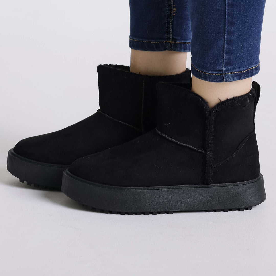 Wanda - Women's Padded Ankle Boot