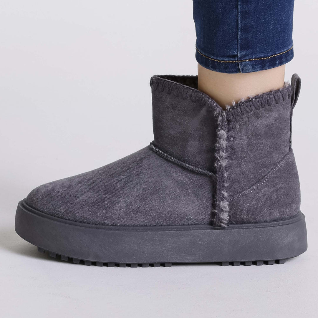 Wanda - Women's Padded Ankle Boot