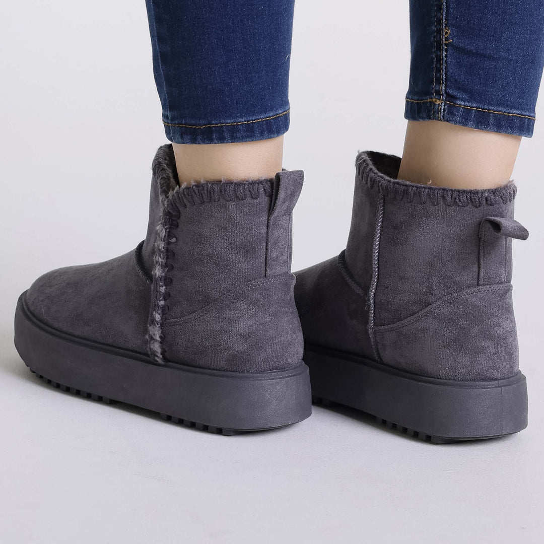 Wanda - Women's Padded Ankle Boot