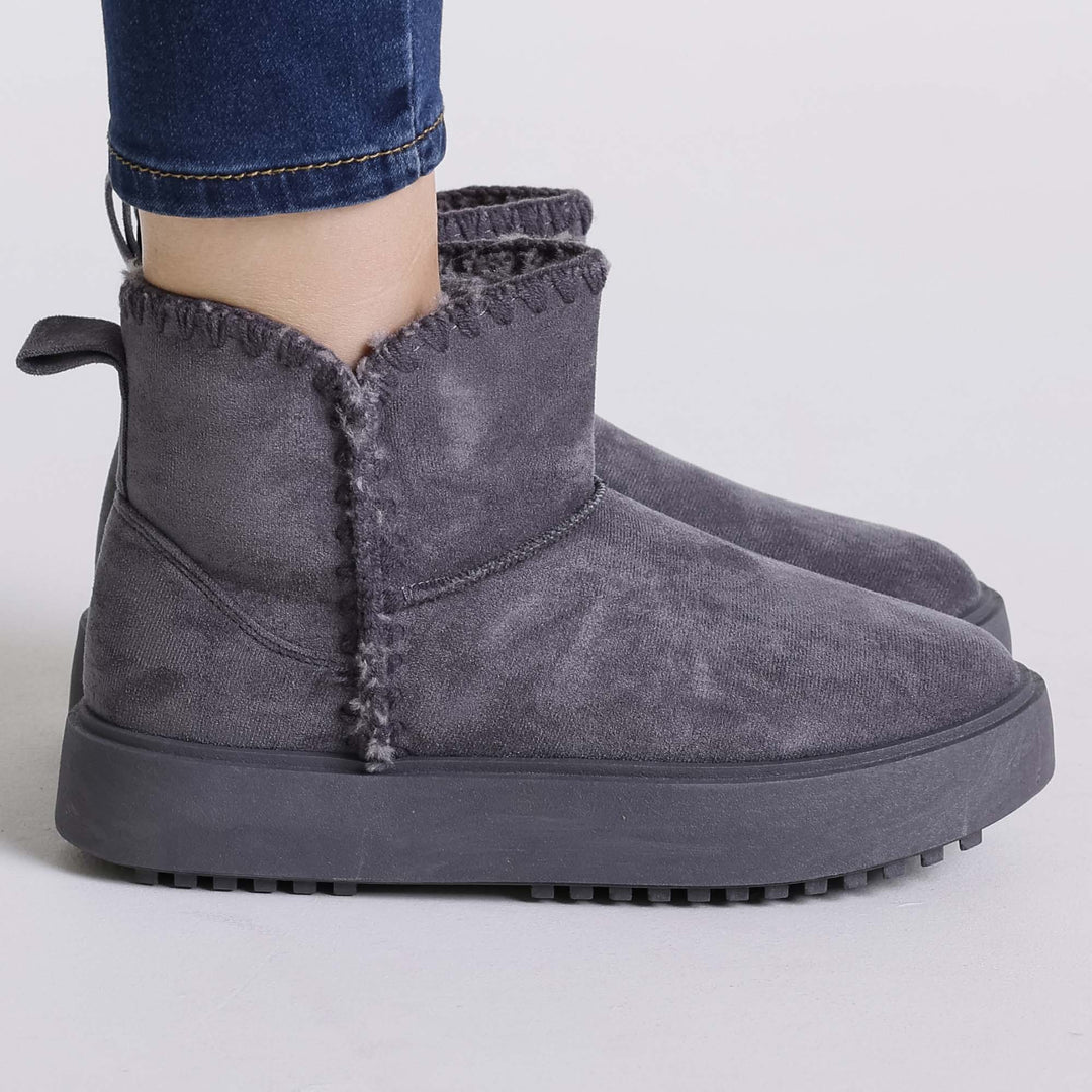 Wanda - Women's Padded Ankle Boot