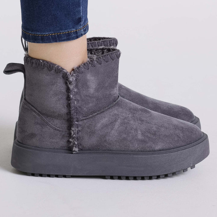 Wanda - Women's Padded Ankle Boot