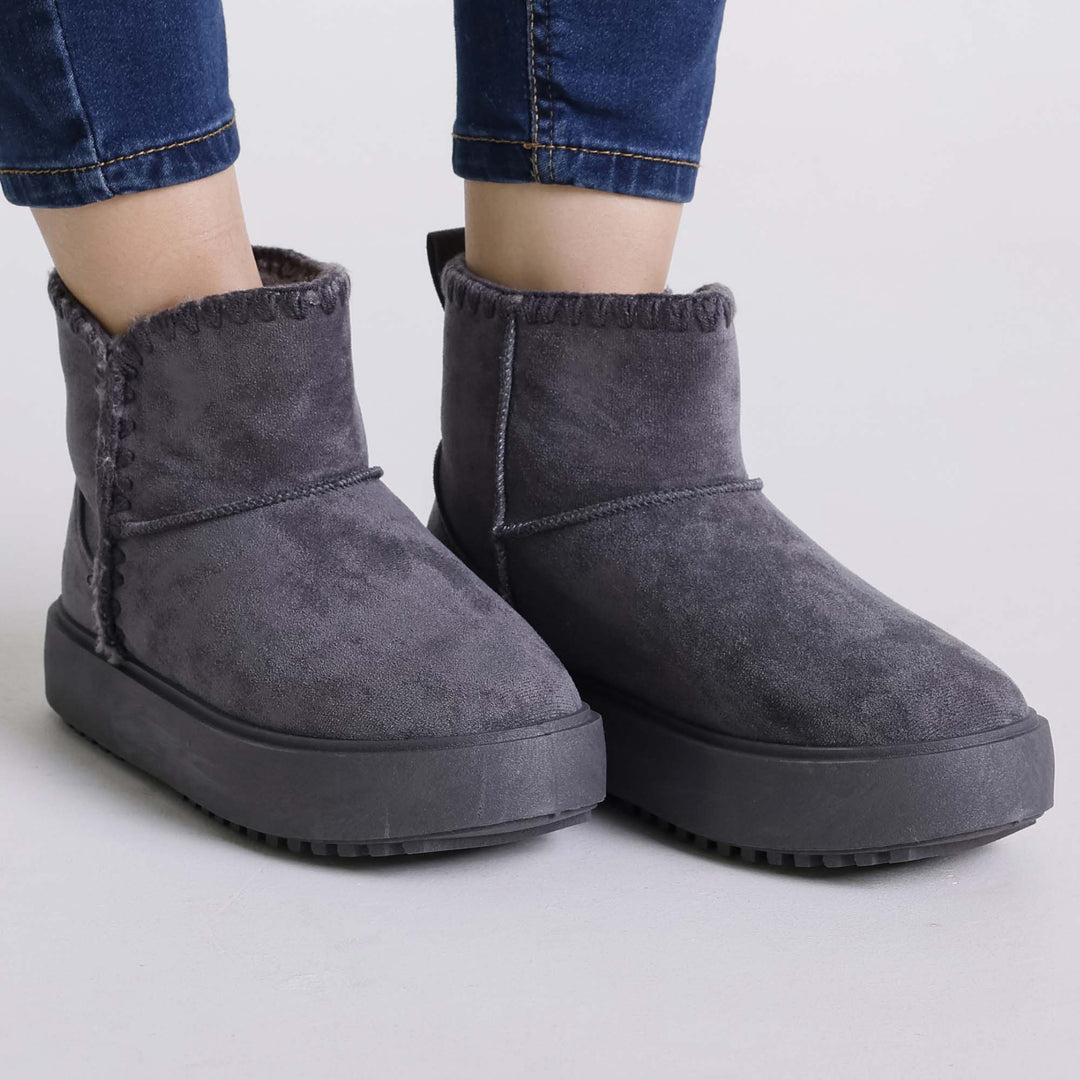 Wanda - Women's Padded Ankle Boot