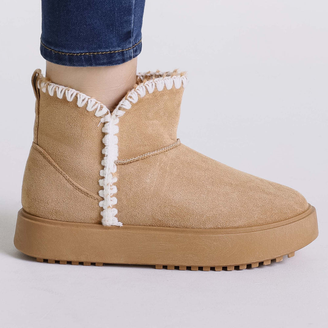 Wanda - Women's Padded Ankle Boot