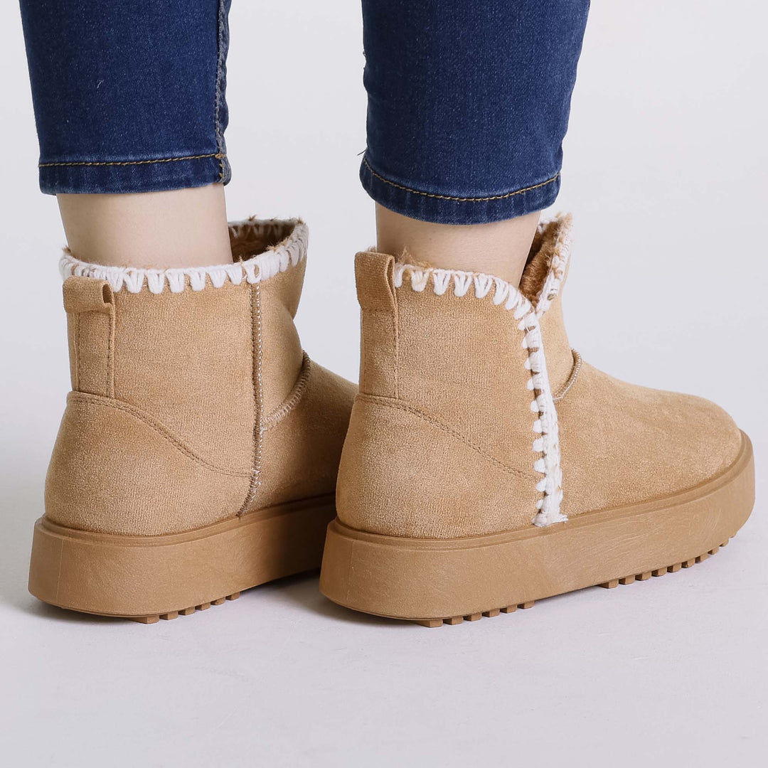 Wanda - Women's Padded Ankle Boot