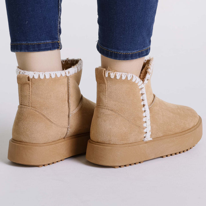 Wanda - Women's Padded Ankle Boot