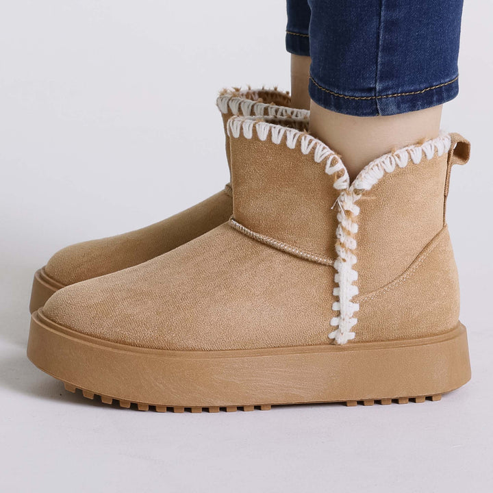 Wanda - Women's Padded Ankle Boot