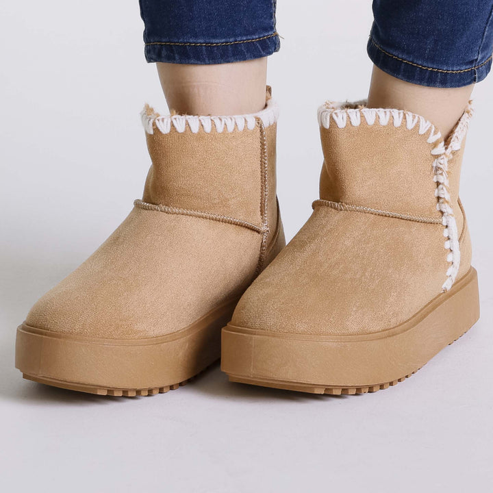 Wanda - Women's Padded Ankle Boot